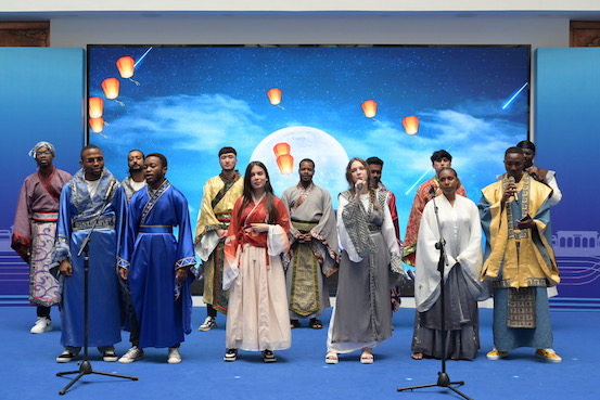 1697849568777640.jpg 图片12:文艺汇演集锦.JPG