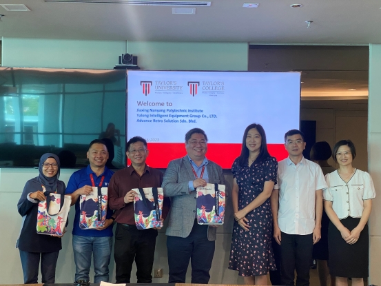 1690685817551477.jpg 图9.与泰莱大学代表合影.JPG