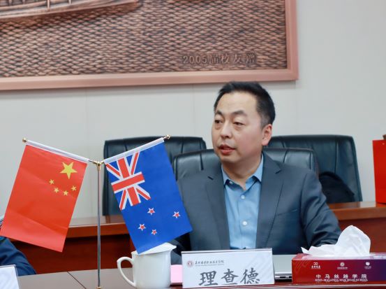 1699022438648901.jpg Richard讲话.jpg