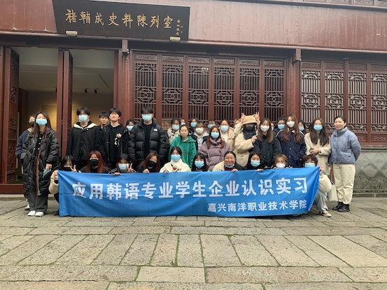 1607991164507436.jpg 图4:褚辅成史料陈列室-合影留念.jpg