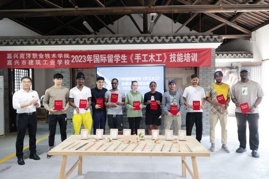 1697380554834029.jpg 图5 学生作品展示及结业仪式.JPG