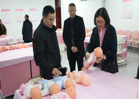 1702956375304649.png 图4参观母婴实训室(1).png