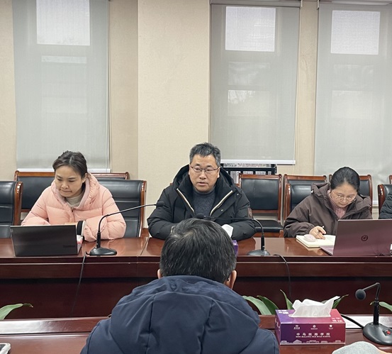 2.袁维见作总结讲话.jpg