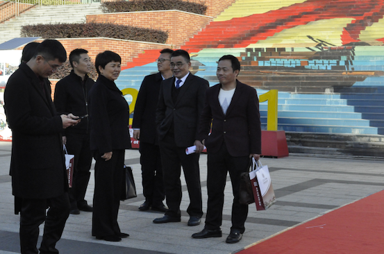 1638234877215928.png 图1:嘉兴市外办、教育局等领导对活动进行现场指导.png