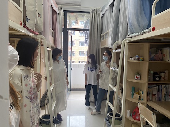 1652168715301368.jpg 文明样板寝室参观现场2.jpg